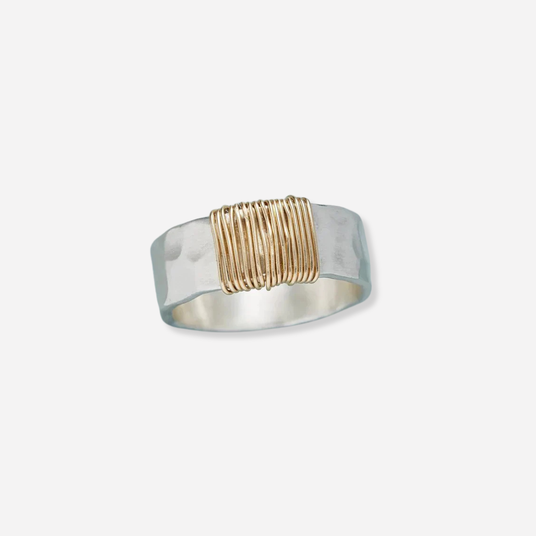 Lunari | Elegant Silver Ring with Gold Thread