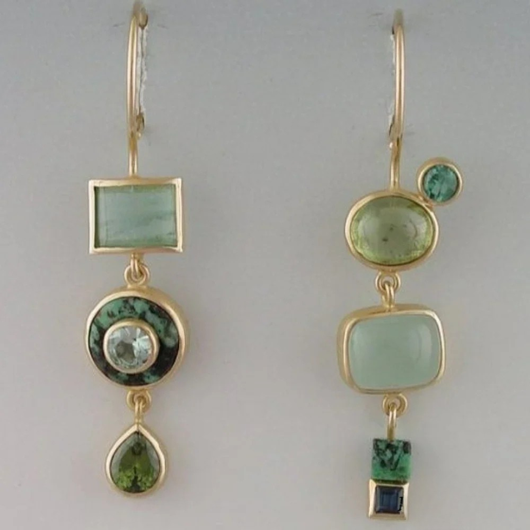 Emeralda™ | Elegant Green Dangling Earrings
