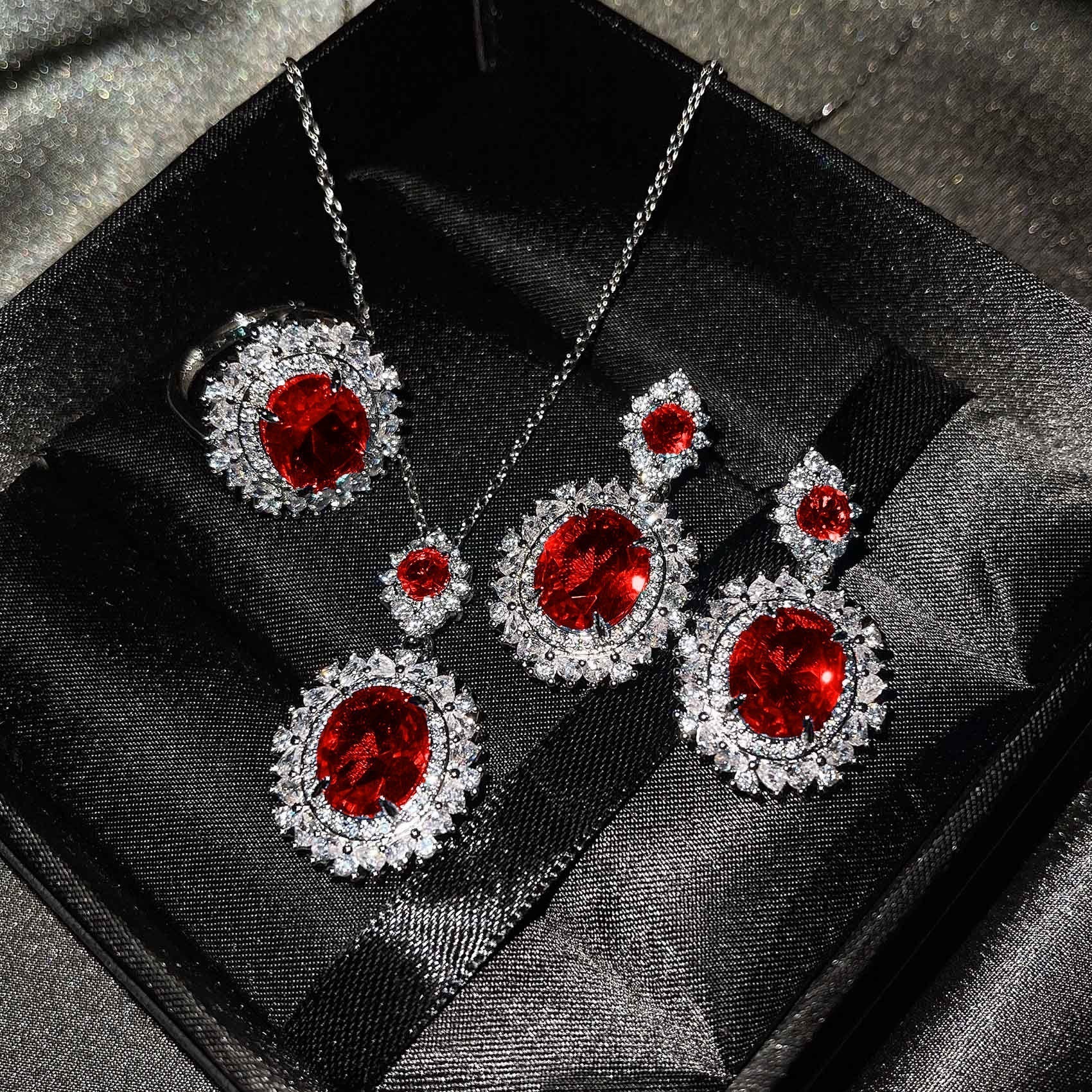 Vespera Aetherin Red Set | White Gold