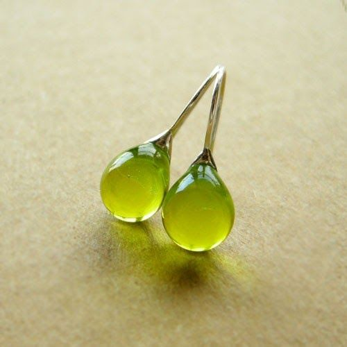 Chic™ | Vintage Olive-Colored Crystal Earrings