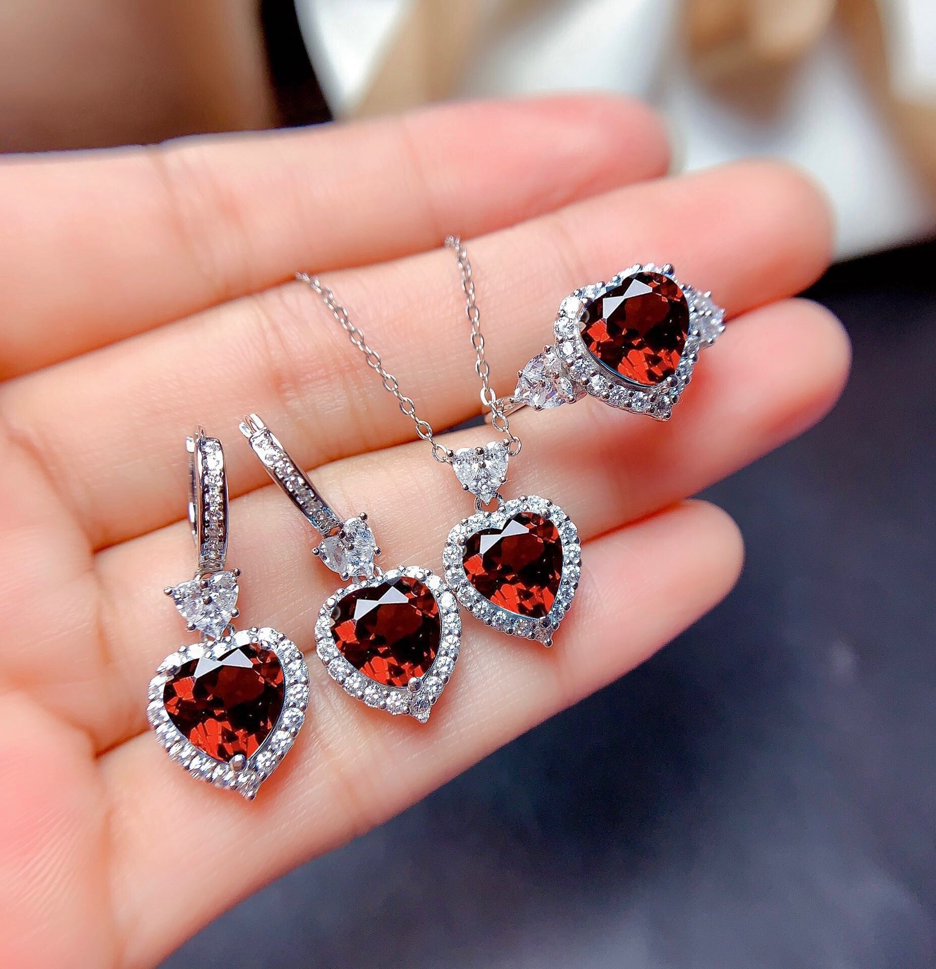 Liora Amorique Red Set | White Gold